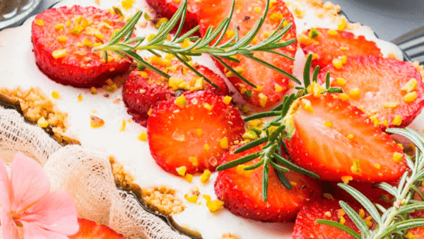 Tartaleta de helado con frutos rojos